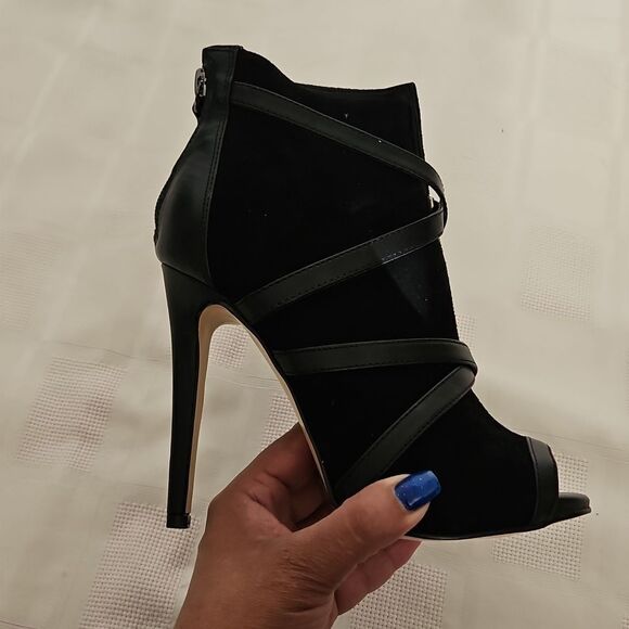 Elegant Black Stiletto Heels - Picture 9 of 16
